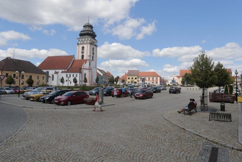 Domecek Ve Dvore Бехине Экстерьер фото