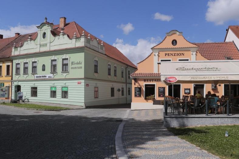 Domecek Ve Dvore Бехине Экстерьер фото